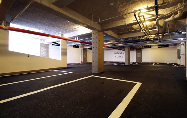 A parking garage with clear signage for a hotel and parking area. - Gimhae Toheaven Gaya Theme Park (Gimhae)