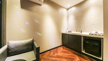 VIP | Living area | Flat-screen TV, pay movies