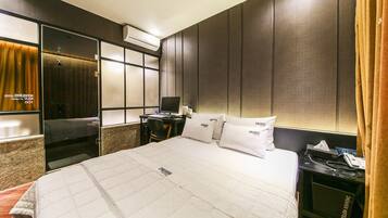 VIP | Premium bedding, soundproofing, iron/ironing board, free WiFi