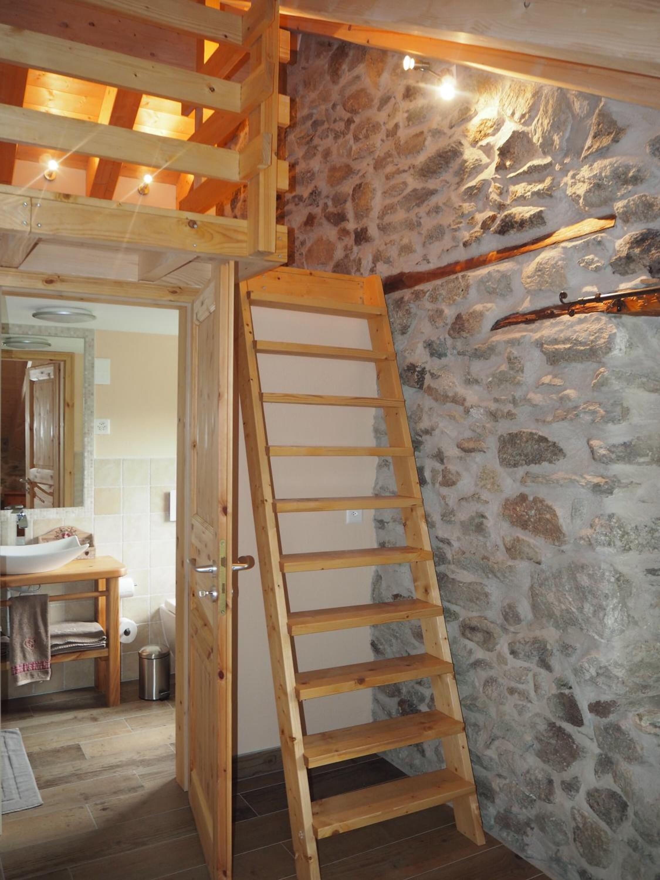 suite, private bathroom, mountain view | 1 bedroom, in-room safe, free wifi, bed sheets