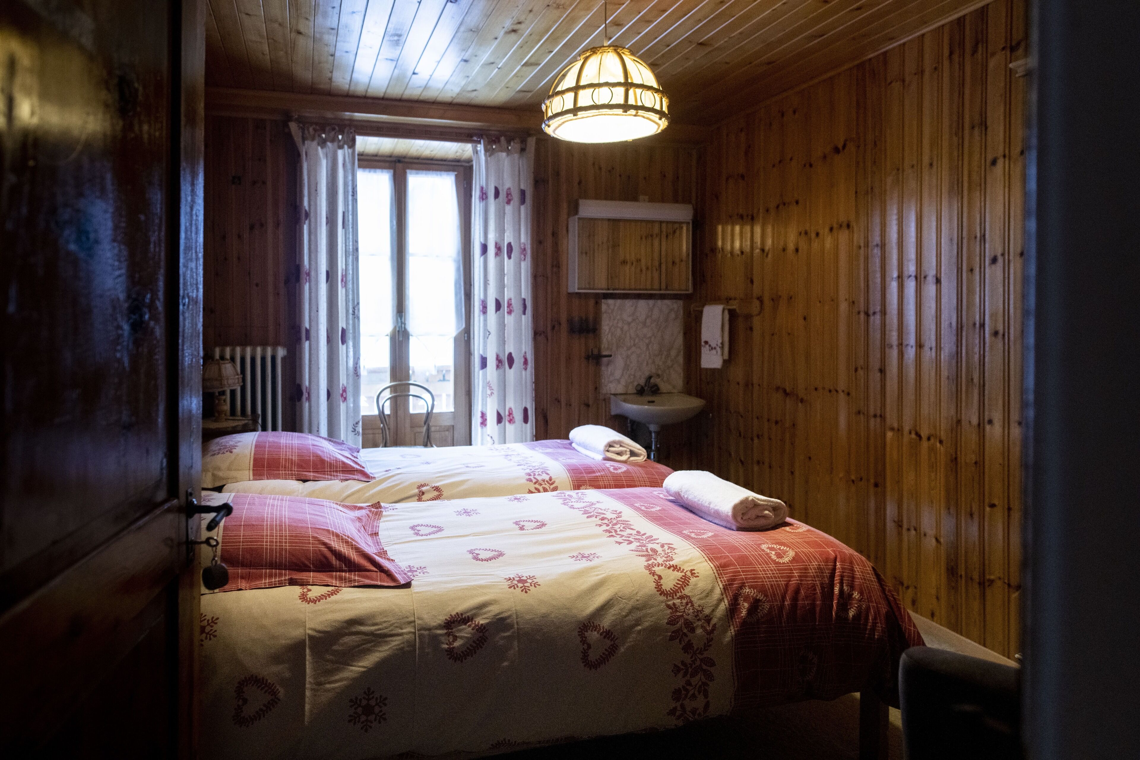 family double or twin room, 2 bedrooms, non smoking, mountain view | 1 bedroom, in-room safe, free wifi, bed sheets