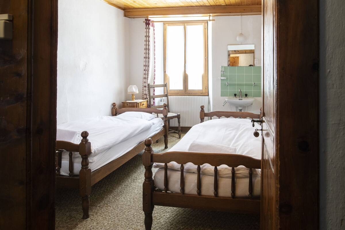 double room, shared bathroom, mountain view | 1 bedroom, in-room safe, free wifi, bed sheets