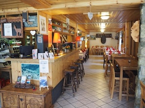 Bar (en el alojamiento)
