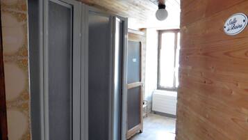 A hallway with a wooden ceiling and a sign reading "Salle de Bain".