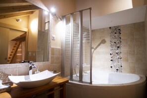 Superior Double Room, Private Bathroom, Mountain View | Bathroom - Hôtel Aiguille de La Tza (Evolène)