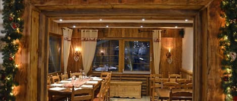 Lunch and dinner served, local and international cuisine