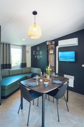 Luxury Mobile Home | Living area | Flat-screen TV - Le Maquis Plage (Poggio-Mezzana)