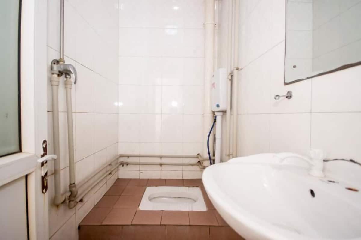 Comfort Triple Room ( Squat Toilet) | Desk, blackout drapes, free WiFi