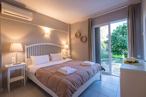 Deluxe Apartment, 2 Bedrooms (Ground Floor) | Desk, blackout drapes, soundproofing, iron/ironing board - Regalo Apartments (Lefkada)