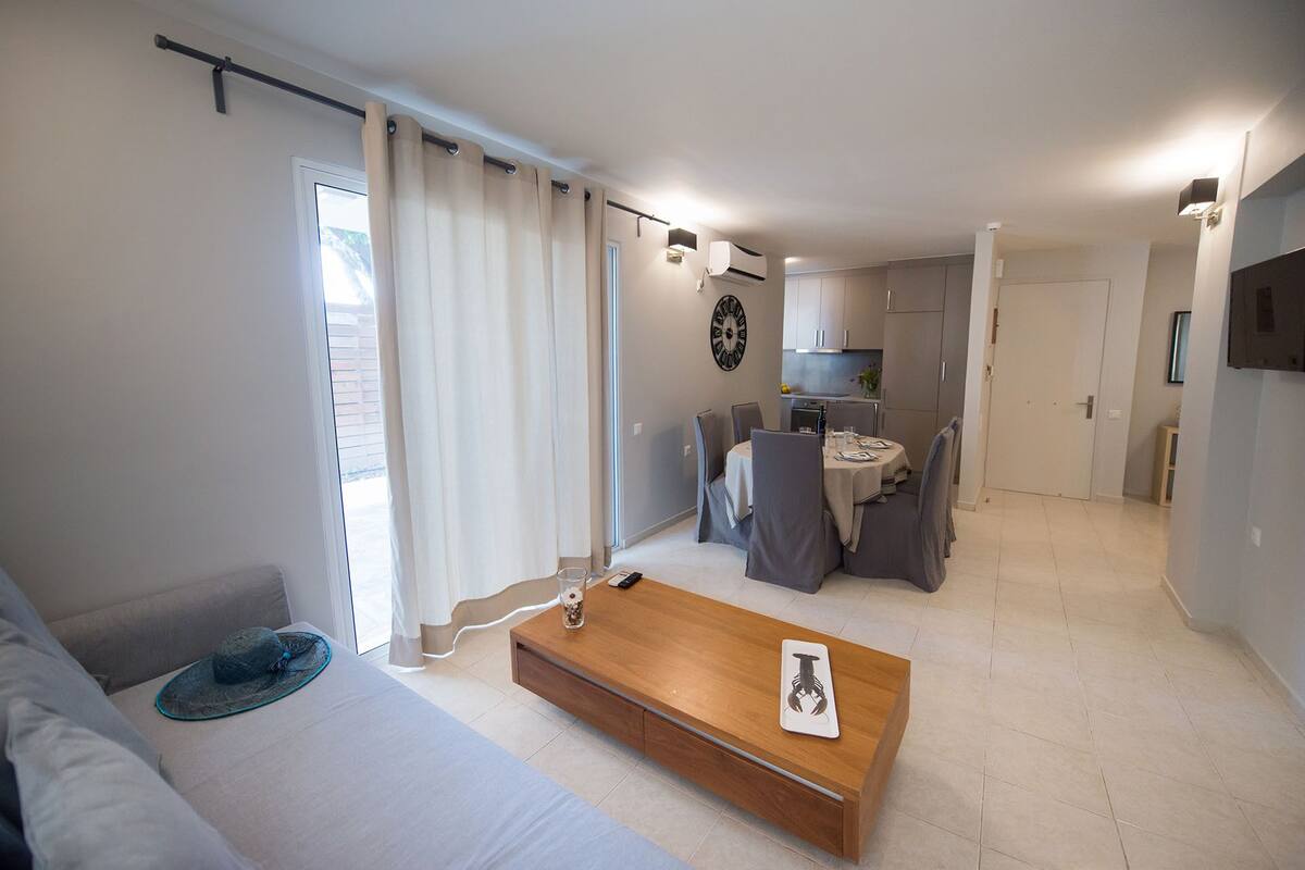 Deluxe Apartment, 2 Bedrooms (Ground Floor) | Living area