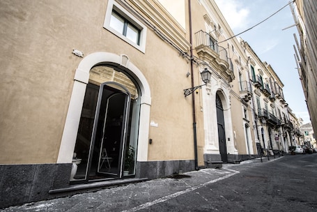 Property entrance. Residenza Cavour