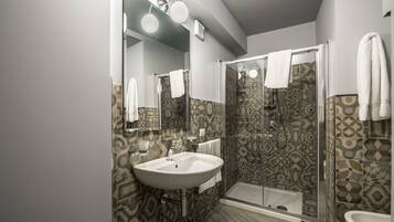 Shower, free toiletries, hair dryer, bidet