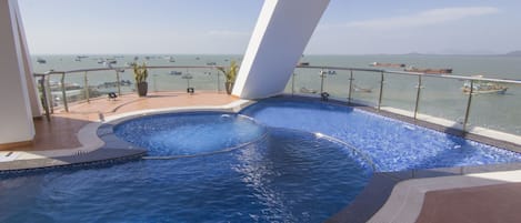 Outdoor pool, sun loungers
