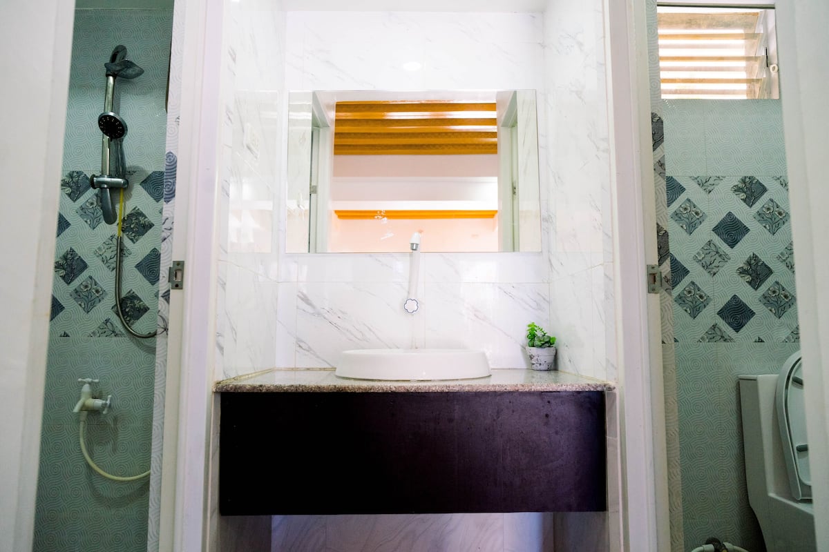 1 bedroom, in-room safe, iron/ironing board, free wifi