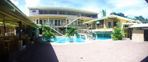Outdoor pool - Ging-Ging Hotel & Resort (Oslob)