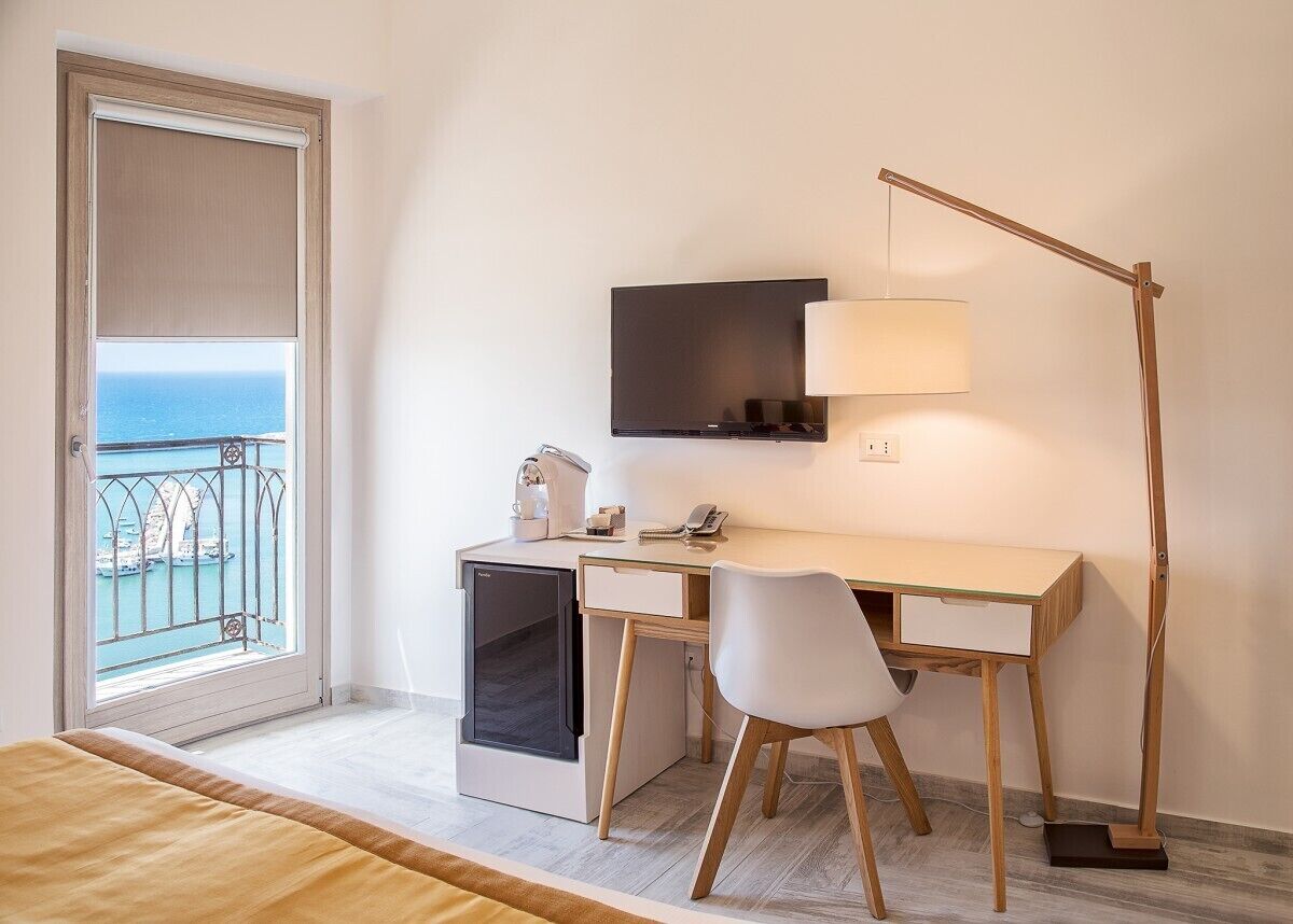 Deluxe Double Room, 1 Bedroom, Balcony, Sea View | Premium bedding, down comforters, minibar, in-room safe