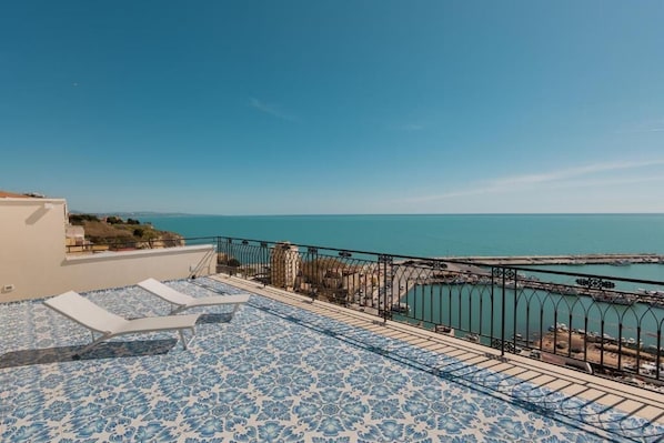 Royal Studio Suite, Terrace, Harbour View | Terrace/patio - Domus Maris Boutique Hotel (Sciacca)
