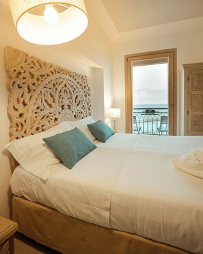 Chambre Triple Deluxe, 1 grand lit et 1 canapé-lit, balcon, vue mer