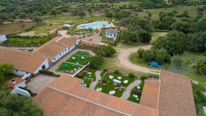 A villa with a swimming pool, multiple outdoor seating areas, and a well-maintained garden. - Country House S'Ozzastru (Dorgali)
