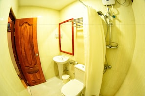 Shower, free toiletries, towels