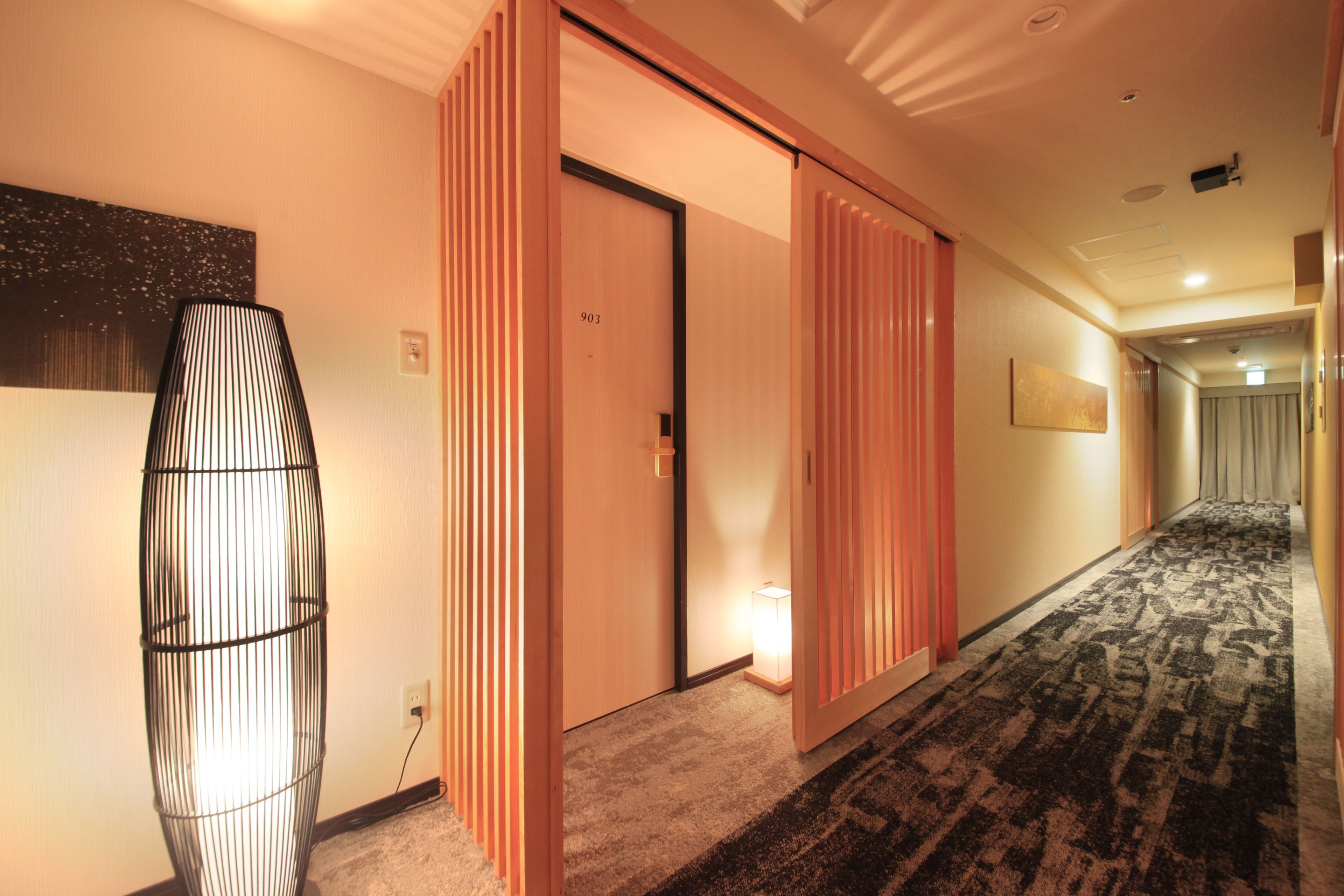 suite, non smoking - extra sofa bed is from 5th adult | hallway