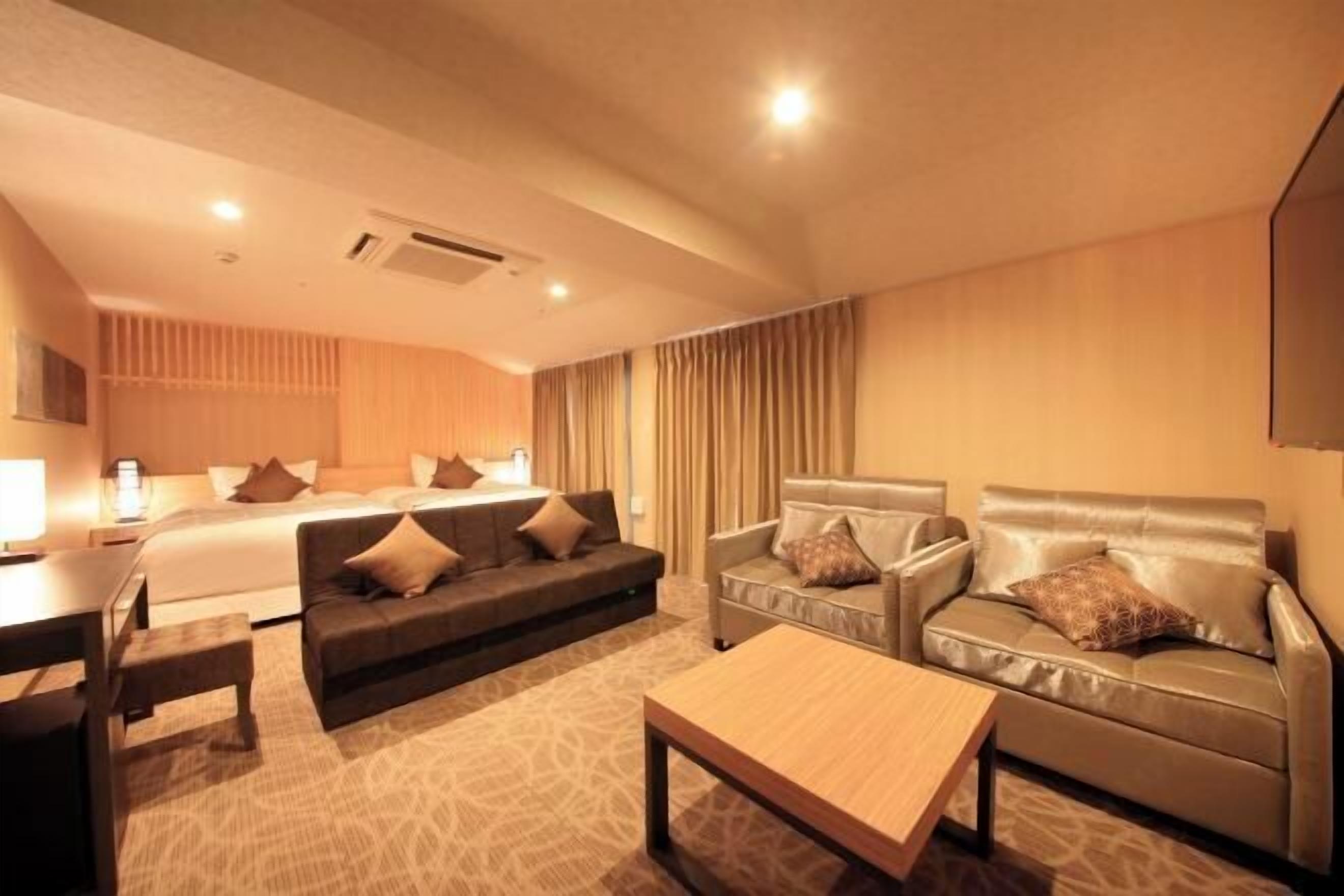 Skrivebord, strykejern/-brett, wi-fi (inkludert) og sengetøy