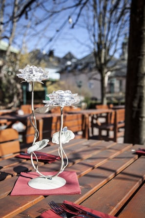 Lunch and dinner served, pizza