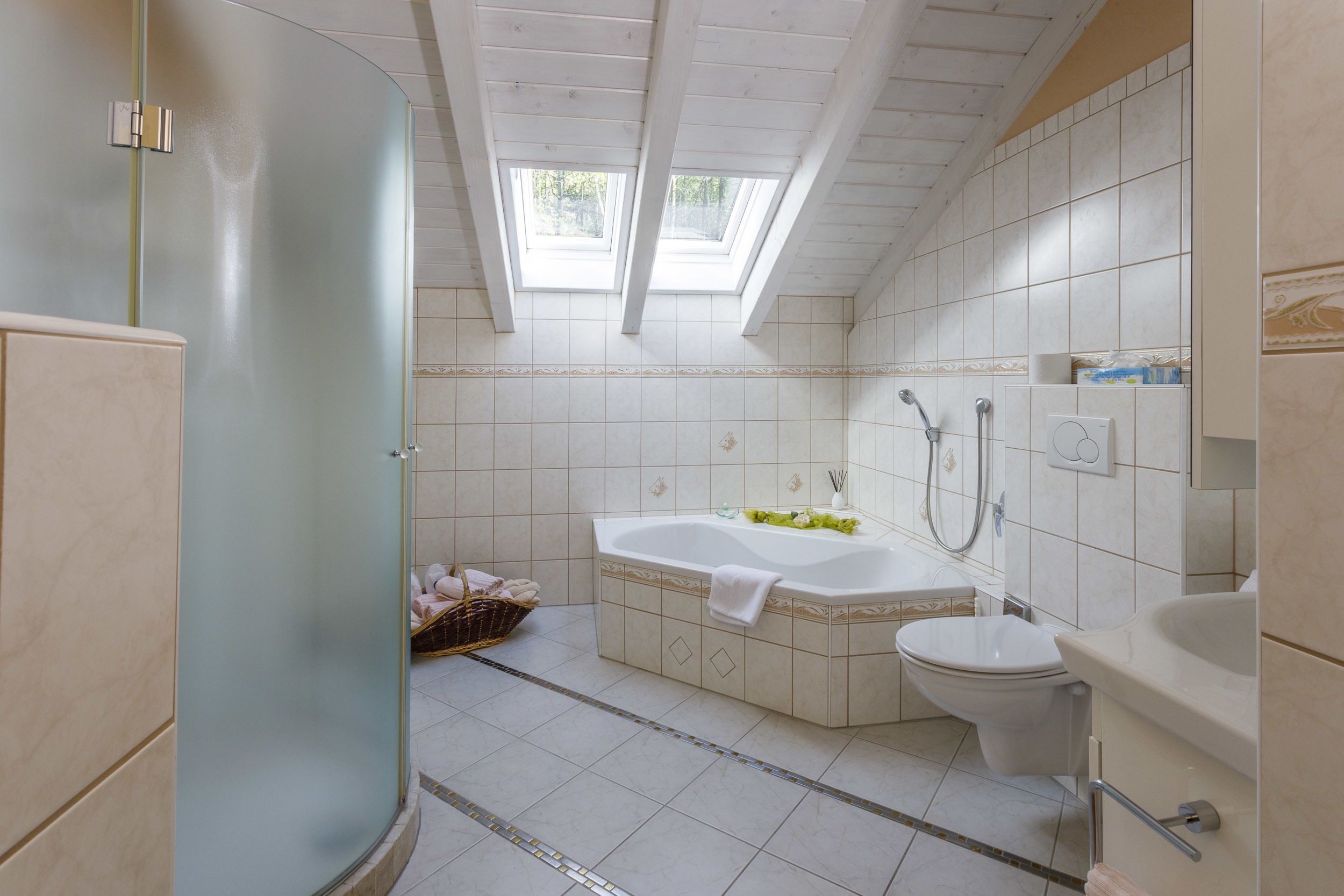 comfort double room | bathroom | shower, free toiletries, hair dryer, towels