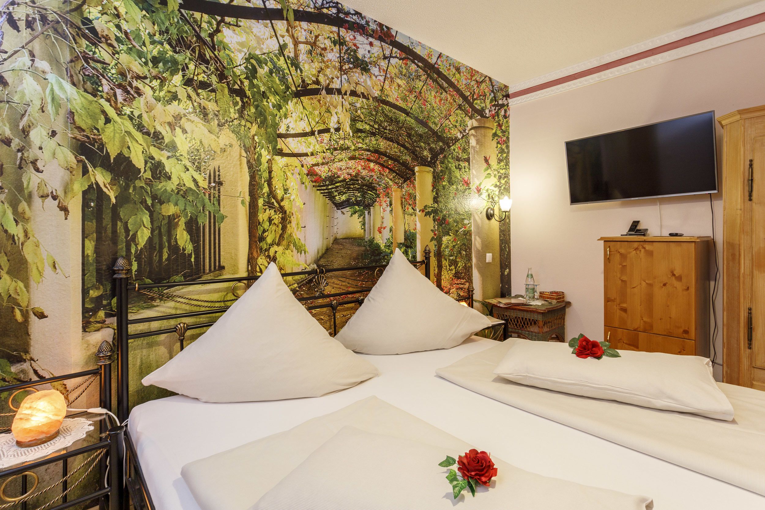 classic double room | 1 bedroom, minibar, in-room safe, free wifi
