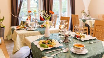 Breakfast and dinner served, local and international cuisine