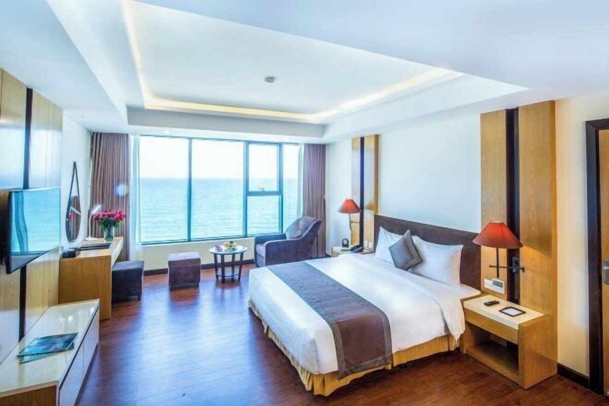 Minibar, in-room safe, desk, blackout curtains
