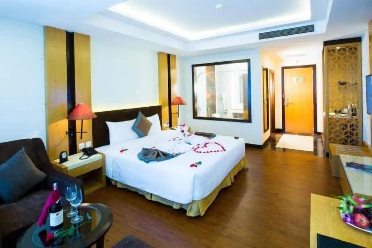 Minibar, in-room safe, desk, blackout curtains