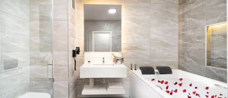 Romantisches Zimmer, 1 Doppelbett | Zimmersafe, Schreibtisch, Verdunkelungsvorhänge, schallisolierte Zimmer