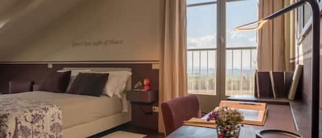 Deluxe tweepersoonskamer, in toren | Luxe beddengoed, donsdekens, pillowtop-bedden, een minibar