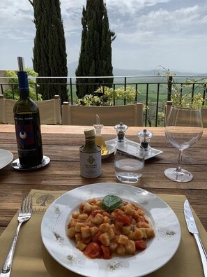 تناول الطعام