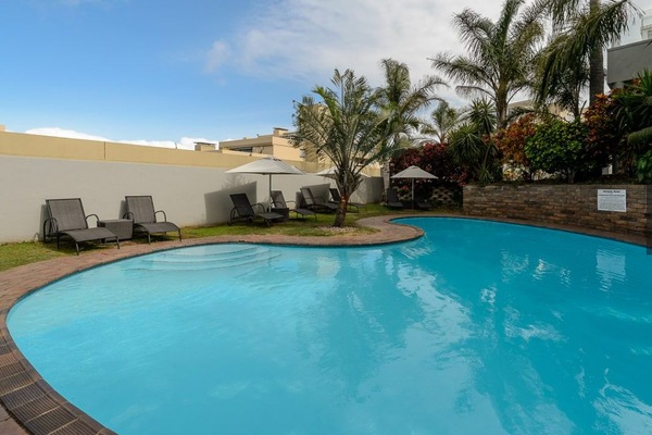 Outdoor pool, pool umbrellas, sun loungers