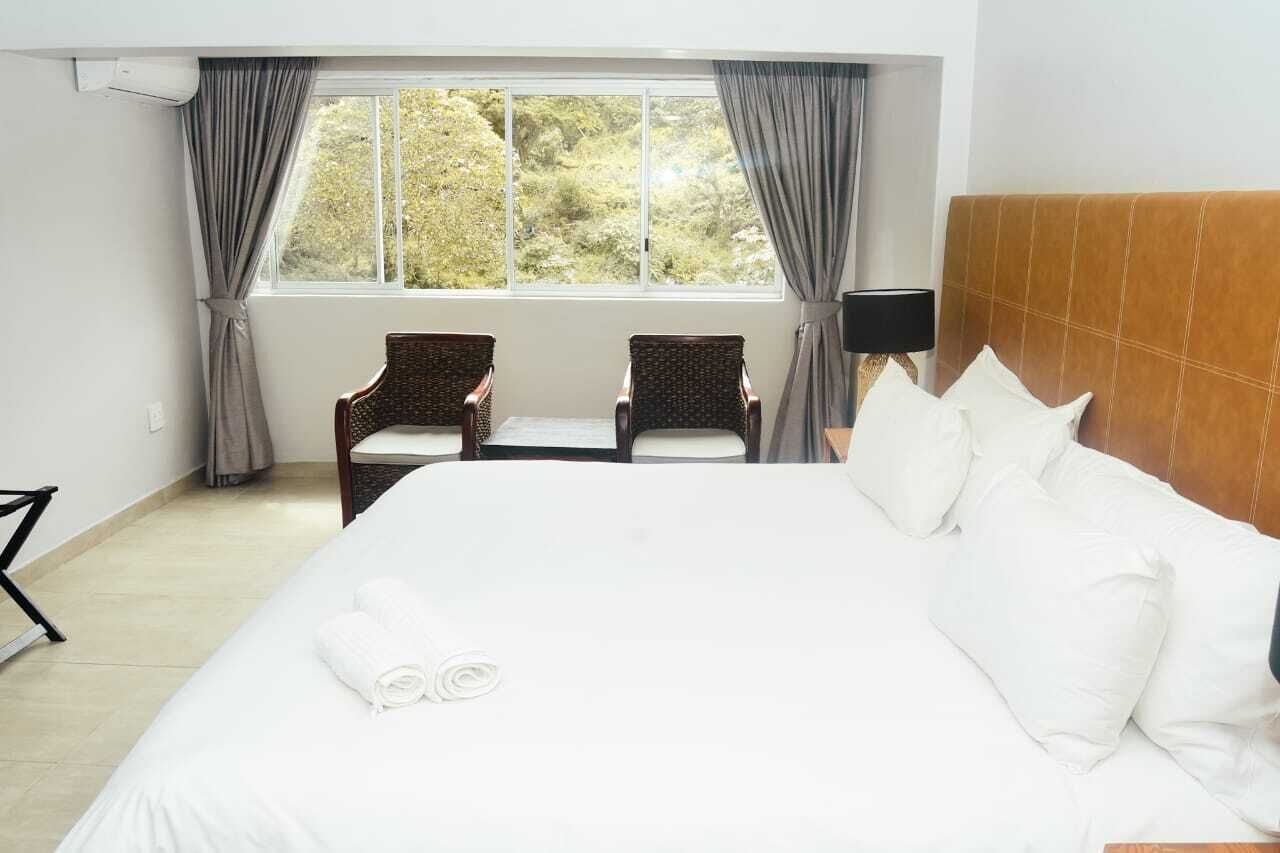 Standard Room | Desk, laptop workspace, blackout drapes, iron/ironing board