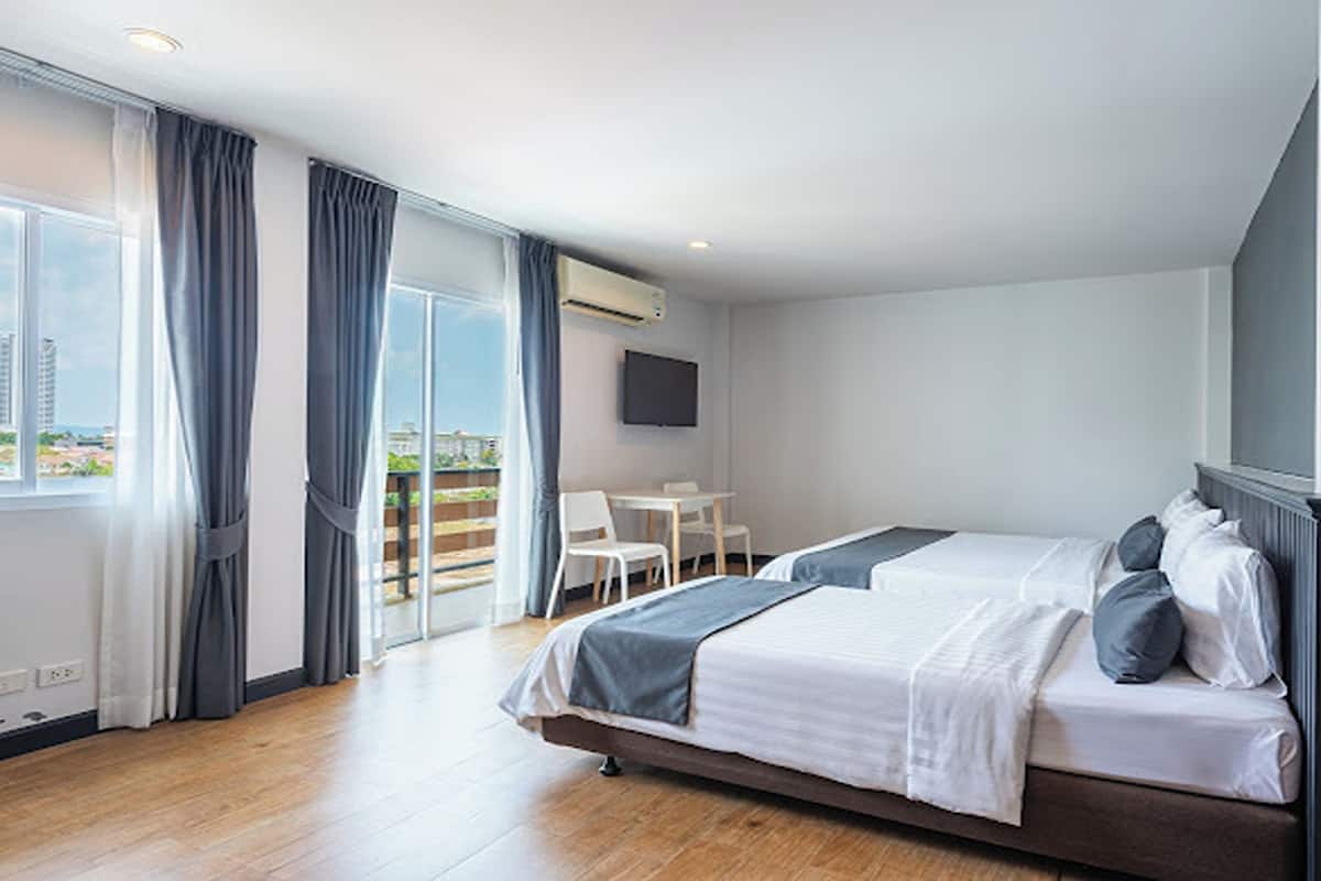 Deluxe Triple Room | Premium bedding, minibar, desk, WiFi (free)