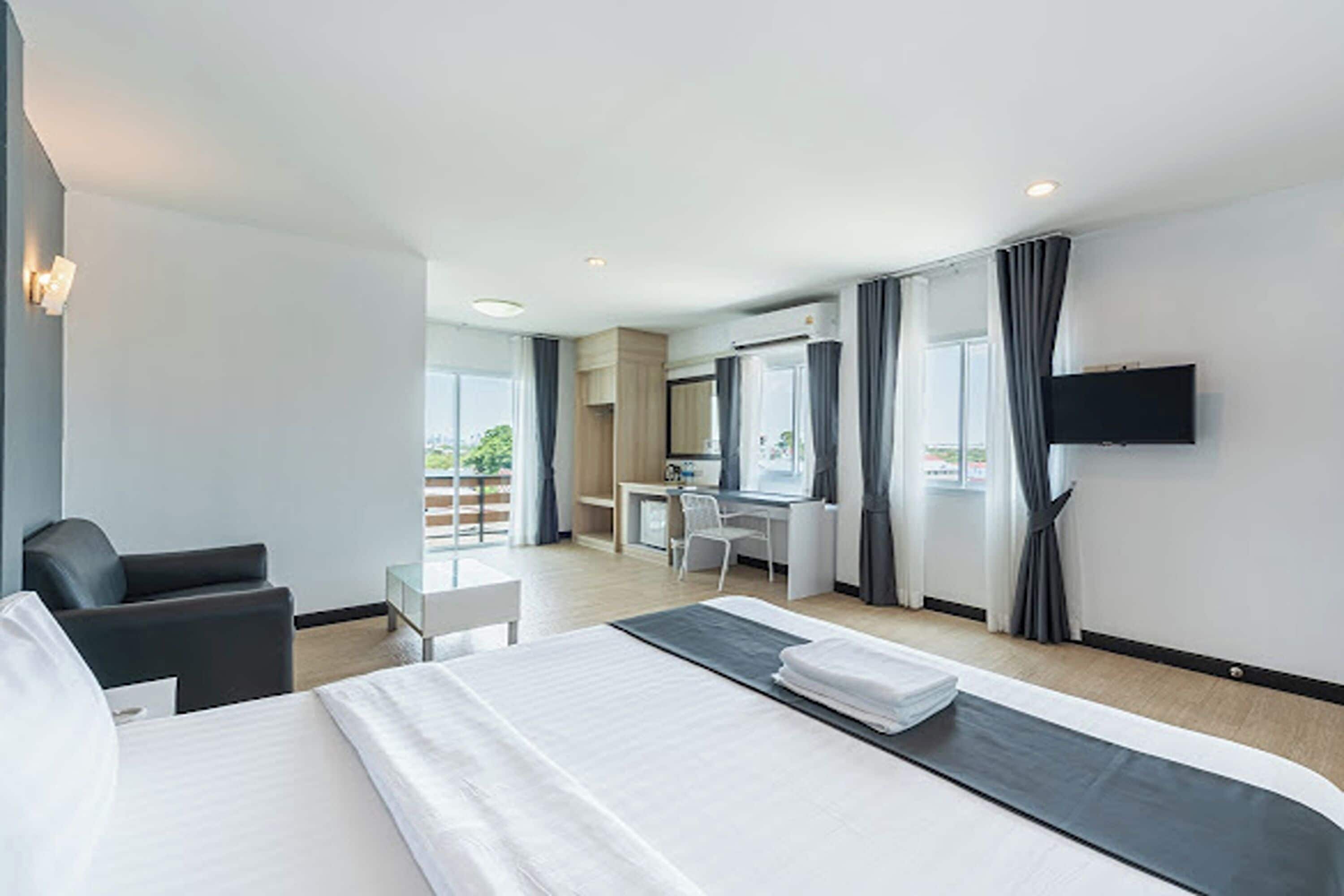 Superior Double Room | Premium bedding, minibar, desk, free WiFi