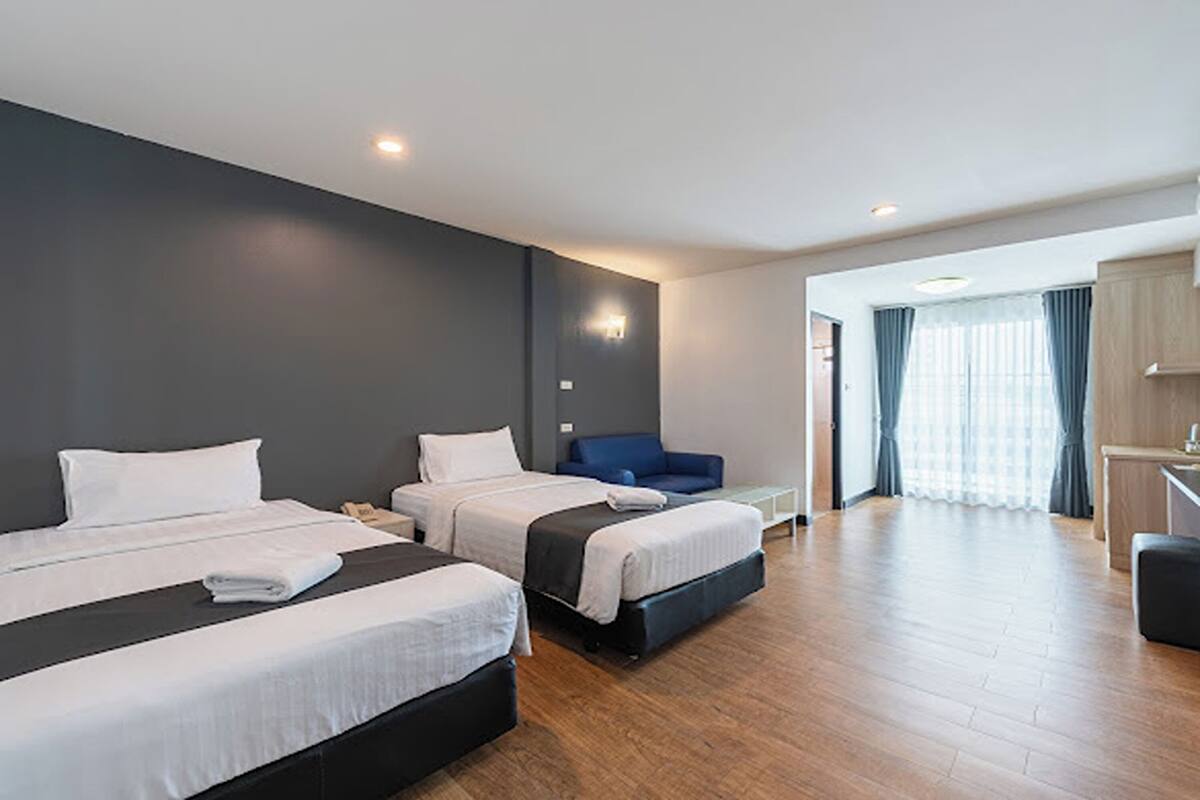 Superior Twin Room | Premium bedding, minibar, desk, WiFi (free)