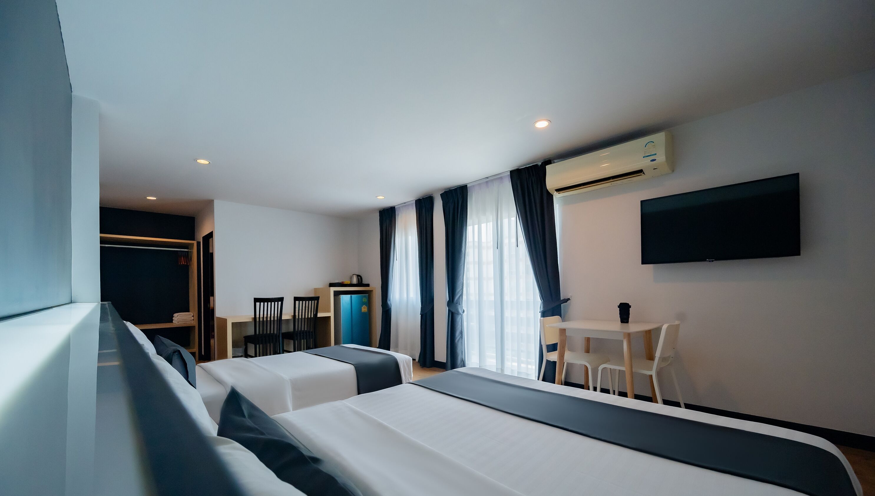 Tripla Deluxe | Biancheria da letto di alta qualità, minibar, una scrivania