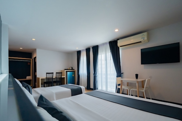 Deluxe Triple Room | Premium bedding, minibar, desk, free WiFi