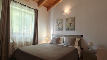 Chalet, 2 Bedrooms, Accessible | Premium bedding, soundproofing, cribs/infant beds, free WiFi