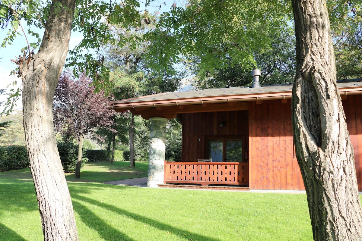 Chalet, 1 Bedroom | Premium bedding, soundproofing, cribs/infant beds, free WiFi