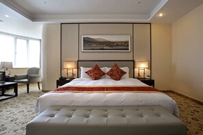 Habitación Deluxe, vista al río | Ropa de cama de alta calidad, edredón, camas con pillow-top y minibar 