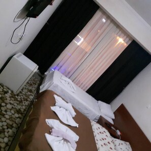 家庭房 | 办公桌、隔音、熨斗/熨板、免费 WiFi