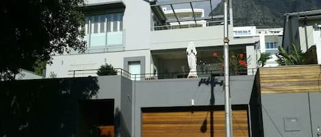 Luxury Apartment, 2 Bedrooms, Mountain View | Terrace/patio