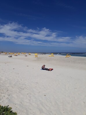 In Strandnähe, weißer Sandstrand