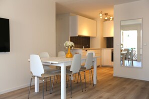 商务公寓, 1 间卧室 | 起居区 | 平板电视