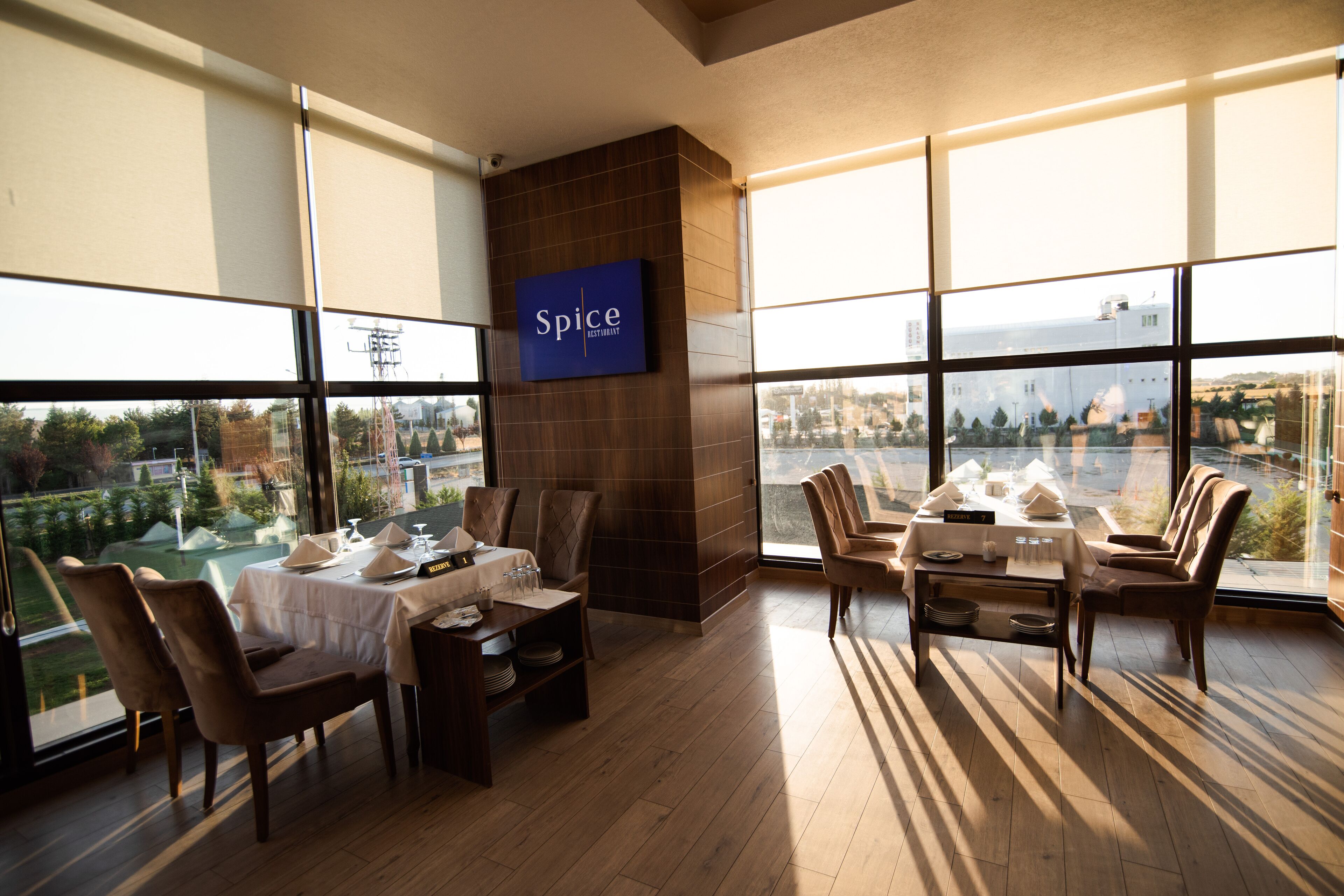 Petit déjeuner servi sur place